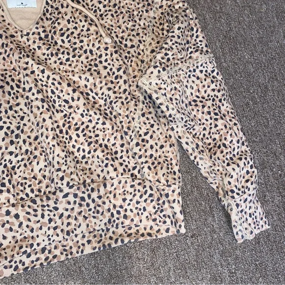 Abercrombie & Fitch Soft AF cropped cheetah print sweatshirt Size M Oversize - Picture 10 of 10